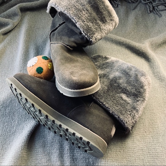 Skechers Gray Winter Boots - Picture 3 of 6